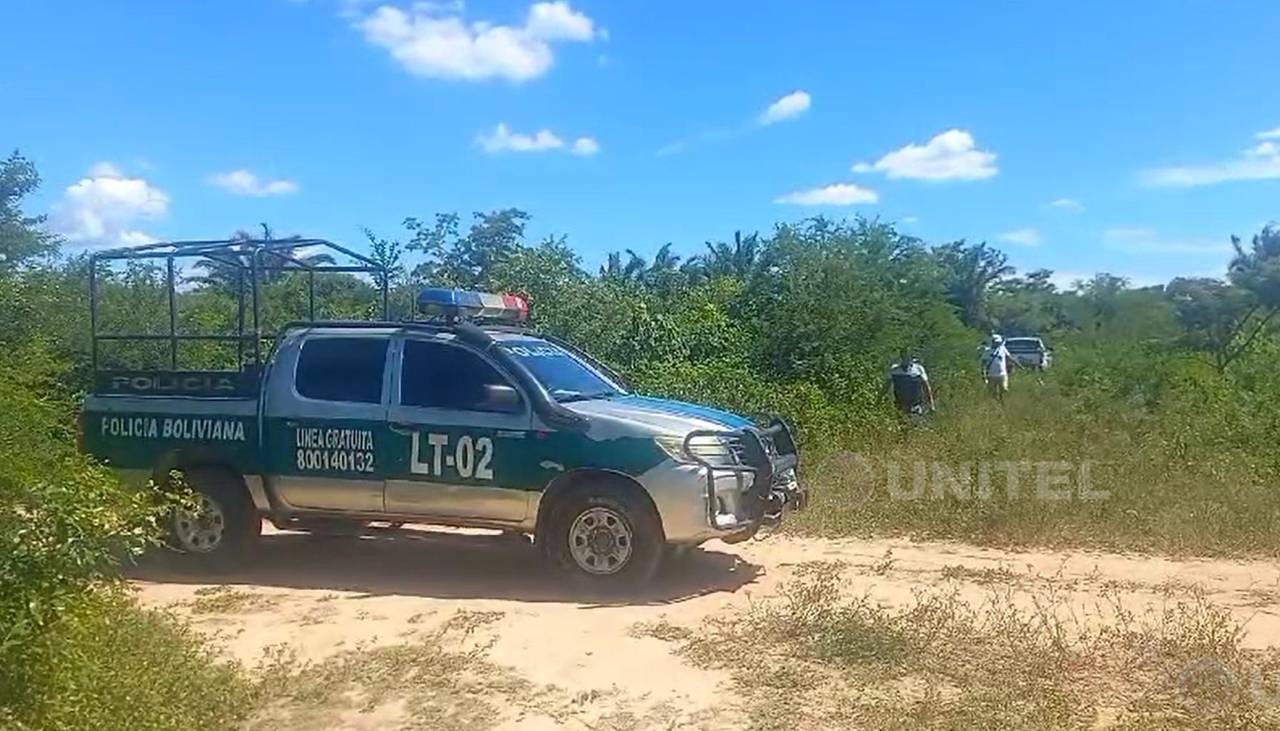 Entre matorrales, hallan un cuerpo sin vida en la capital cruceña