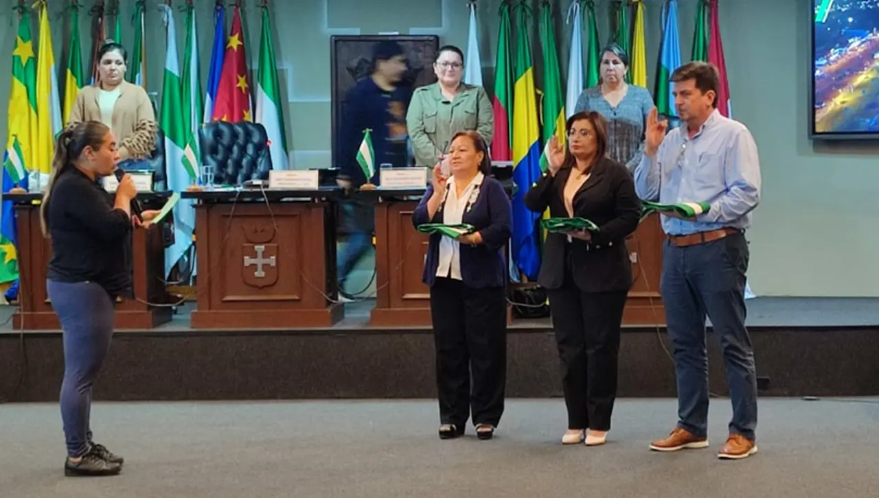 Tres nuevos asambleístas departamentales fueron posesionados en Santa Cruz