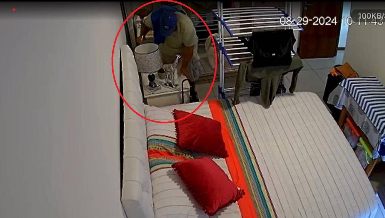 Sale a la luz el video de un albañil robando dinero en una casa en la que fue contratado para realizar arreglos