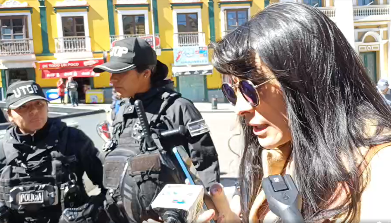 Agentes trasladan a la Policía a la exministra y dirigente evista Wilma Alanoca