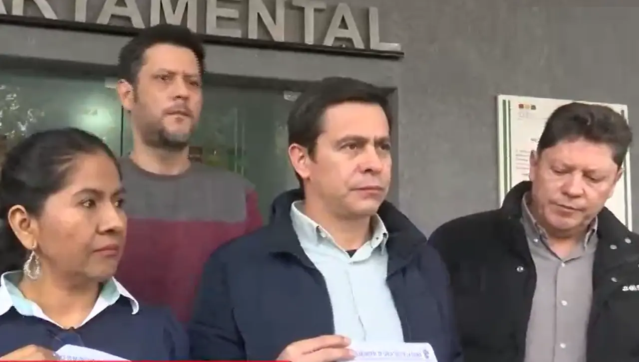 Concejales cruceños piden explicaciones al TED y al TSE por entrega de credenciales a suplentes de Mucarzel y Alcócer