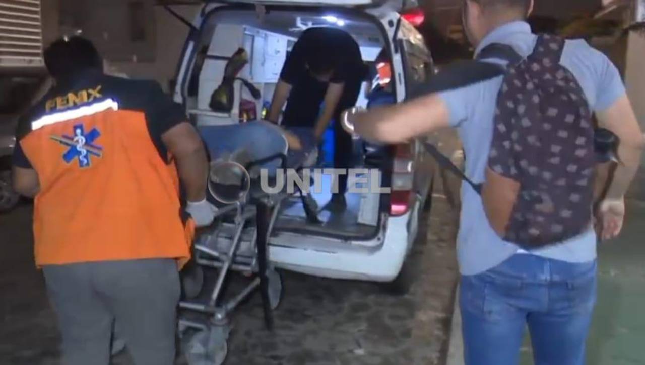 Pasajera cae de una motocicleta en movimiento y el conductor avanza sin brindar auxilio