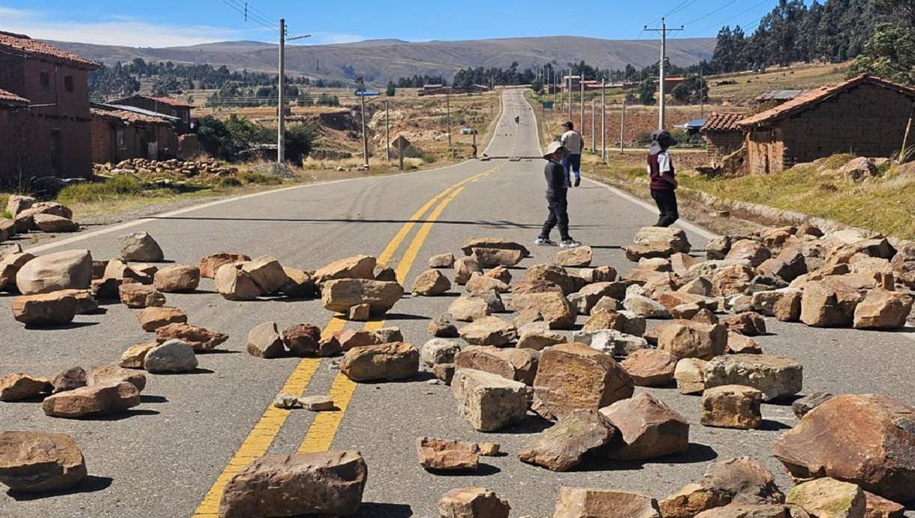 Bolivia registra 21 puntos de bloqueo este domingo; el cerco a La Paz no cesa