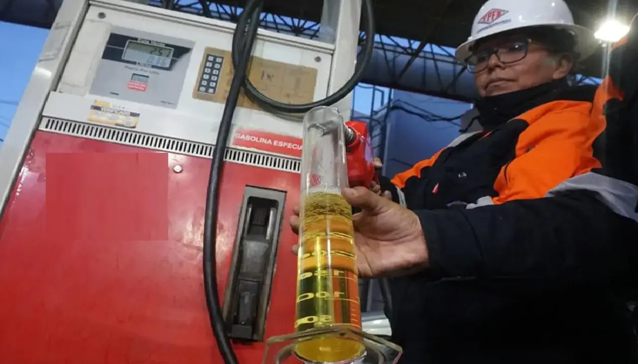 La Paz: Asosur rechaza precintado de un surtidor por supuesta irregularidad en la calidad del combustible