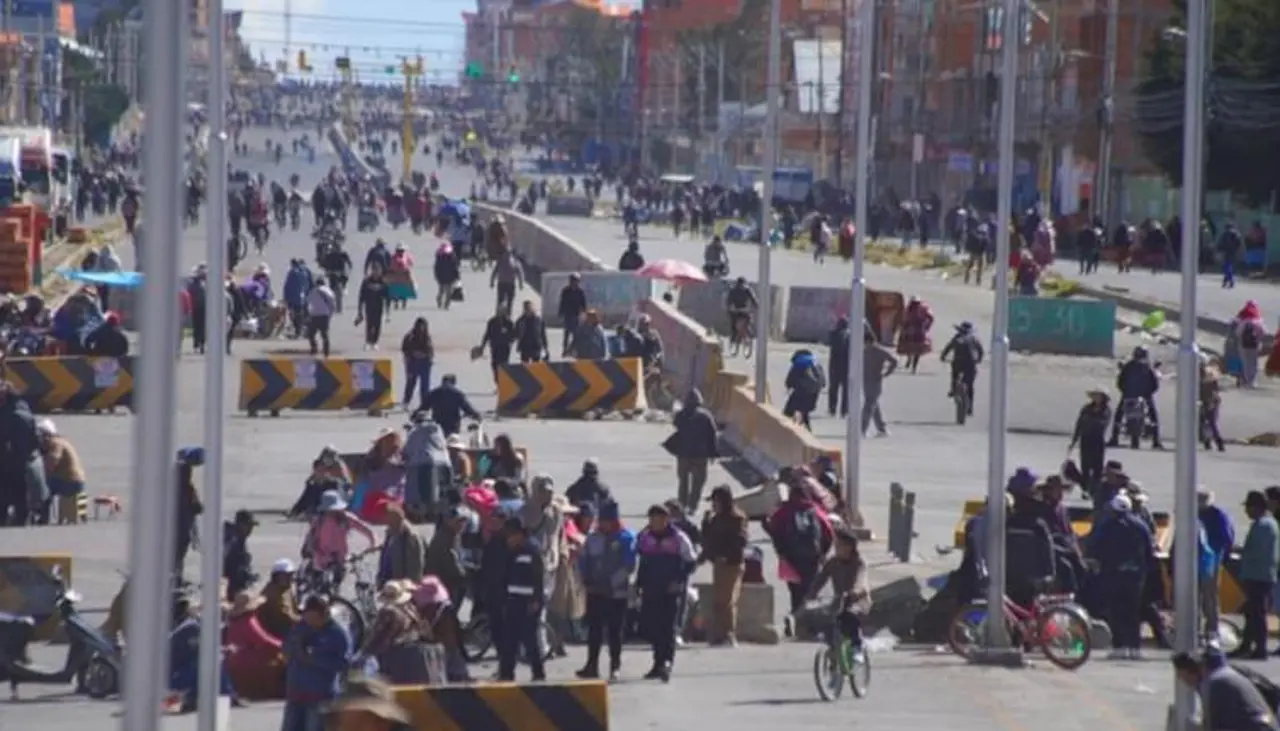 Dirigente del transporte señala que se contempla “masificar los bloqueos” tras rechazo a la mesa de diálogo