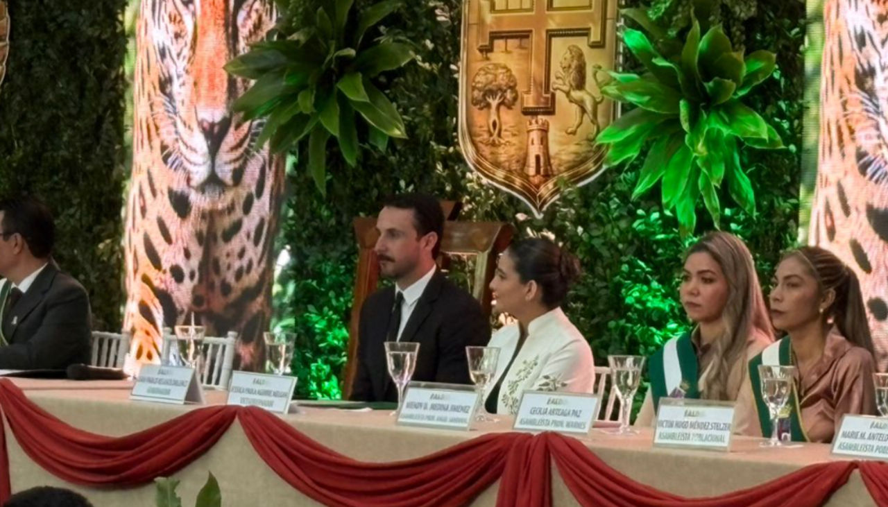 Se inicia la sesión en la que Juan Pablo Velasco jurará como gobernador de Santa Cruz