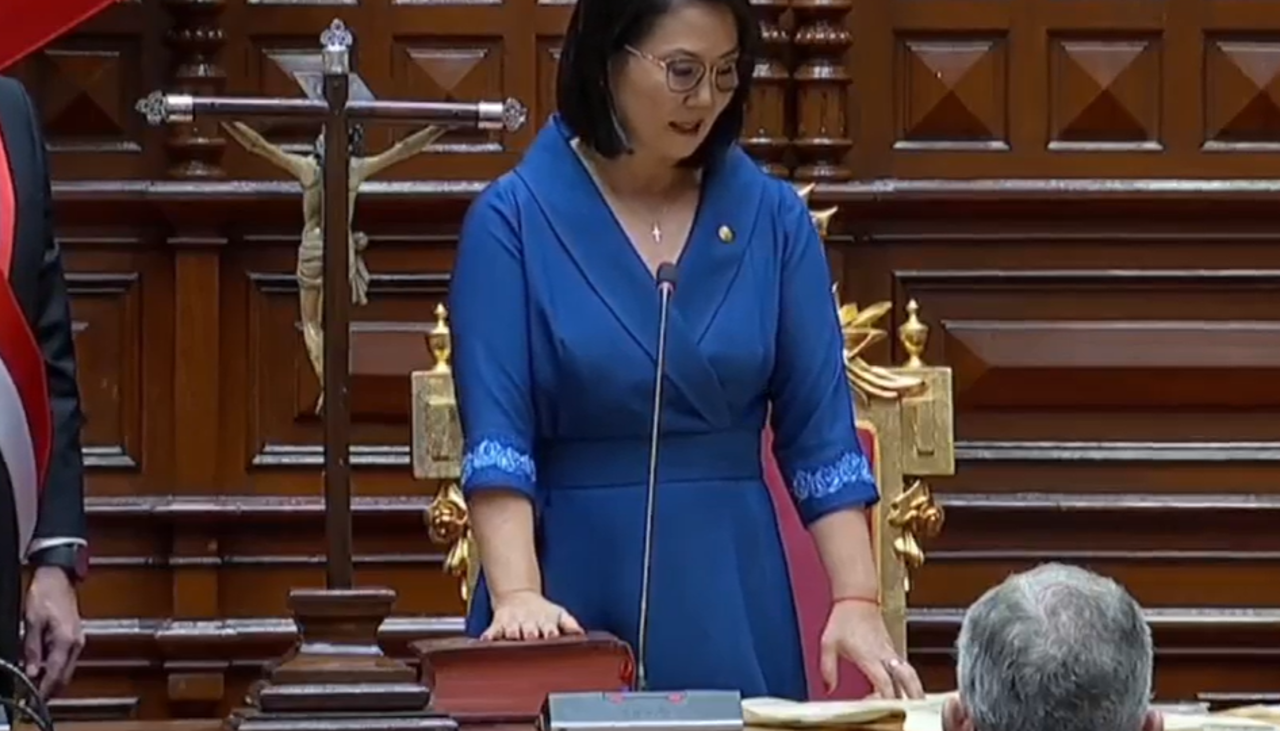 Keiko Fujimori toma posesión como presidenta de Perú