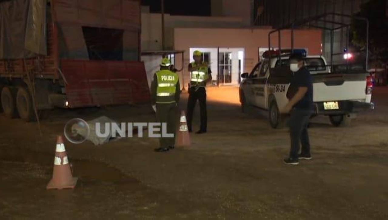 Hombre muere aplastado entre dos camiones y testigos apuntan a la mala maniobra de un chofer