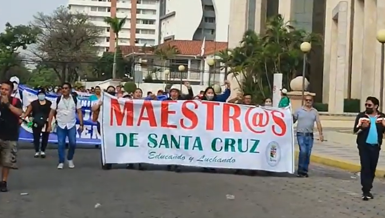 Magisterio cruceño convoca a un “cacerolazo” en rechazo a la subida de precios y la contaminación por incendios