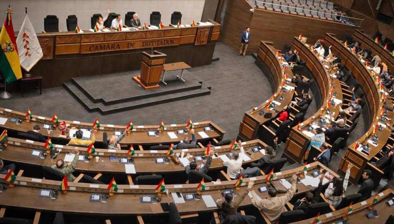 Cámara de Diputados aplaza por segunda vez el tratamiento del informe final del caso Maletas