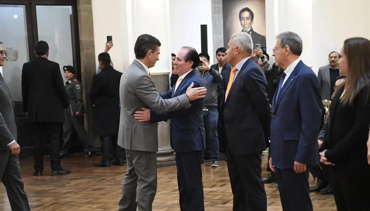 Rodrigo Paz posesiona al nuevo presidente del BCB y a cuatro miembros del directorio