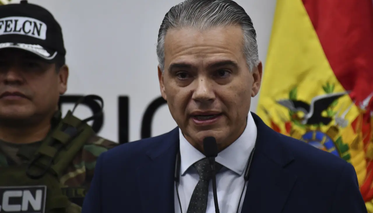 Droga en madera encontrada en Chile salió de Bolivia en octubre, sostiene viceministro que acusa a Lara y Evo de desinformar