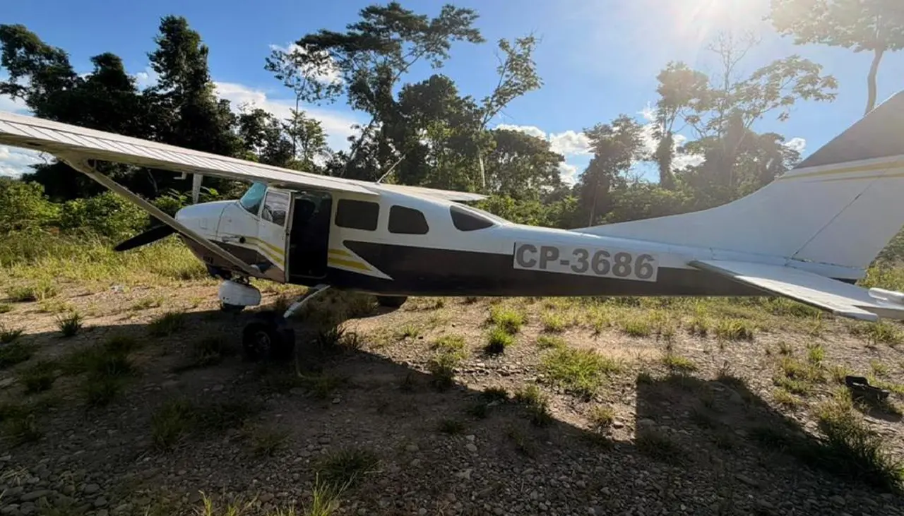 Operativo en Villa Tunari: Hallan droga, vehículos de apoyo y una avioneta lista para operar