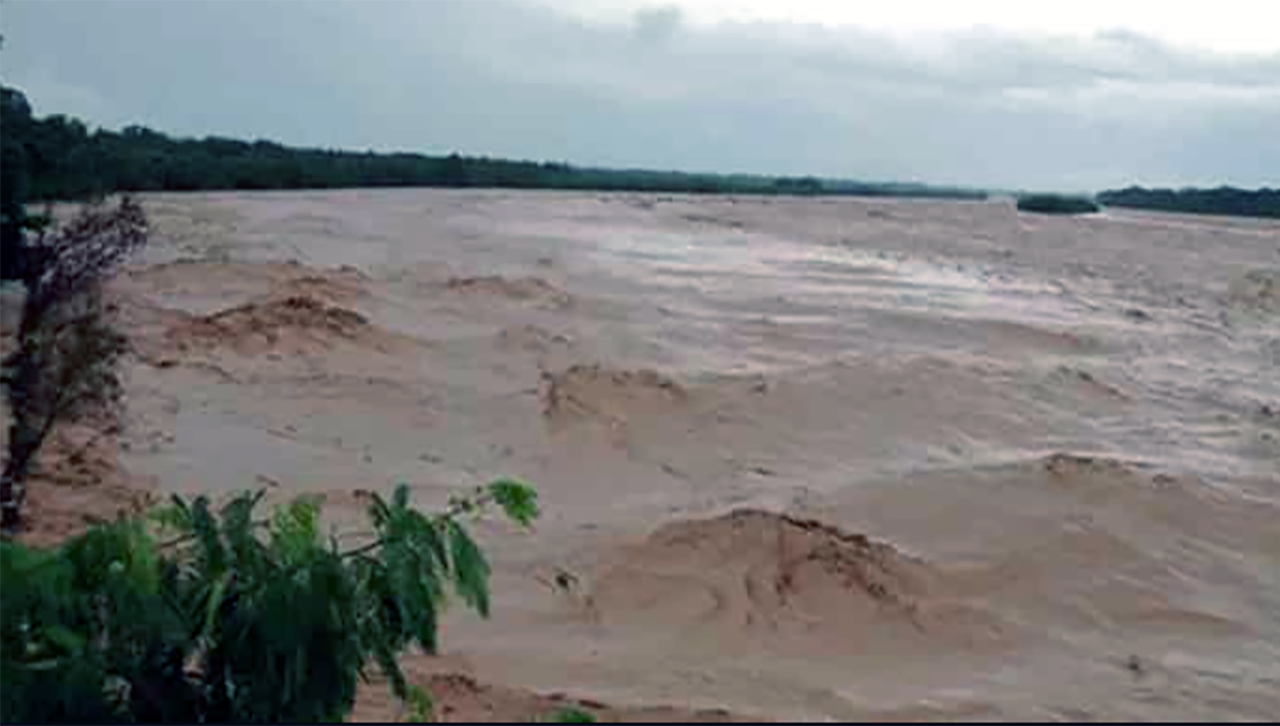 Reportan nueve dragueros atrapados tras la crecida de ríos en el municipio de Yapacaní