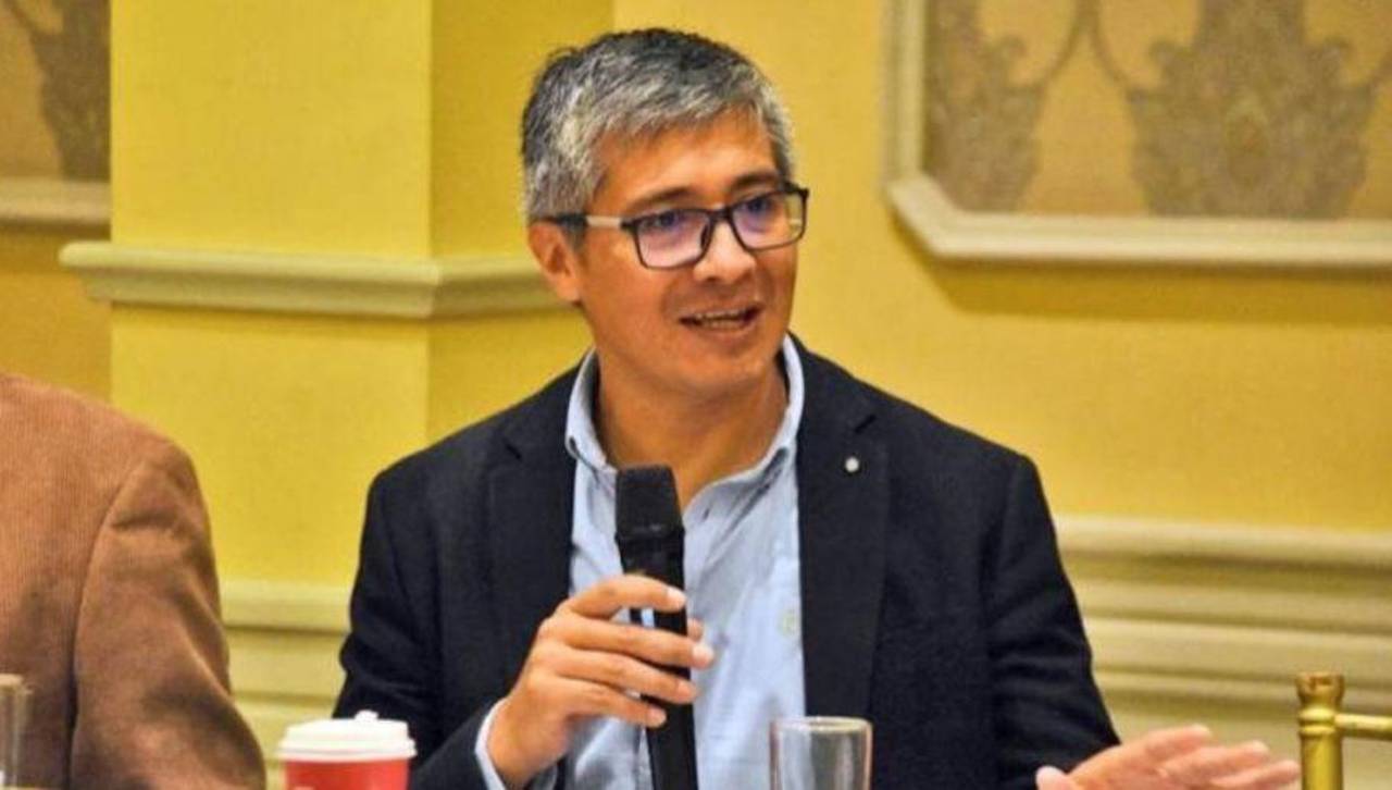 Video: Ministro Espinoza cambia billete de la serie B ante reclamos de campesinos en un ampliado