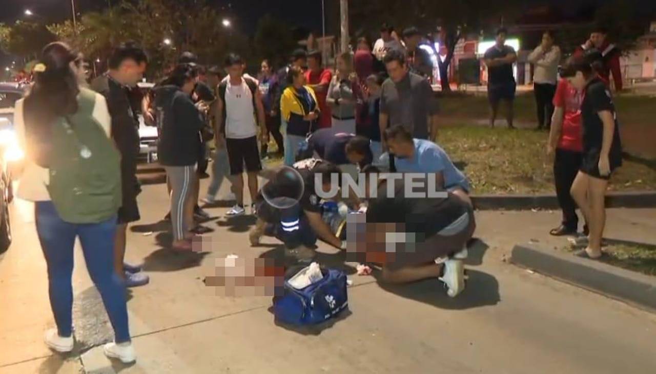 Motociclista atropella a un peatón y ambos terminan heridos