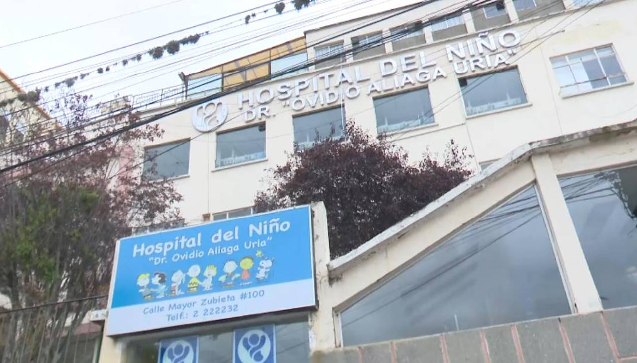 “Tenemos que comprar fuera”: Madres denuncian falta de medicamentos en el Hospital del Niño de La Paz