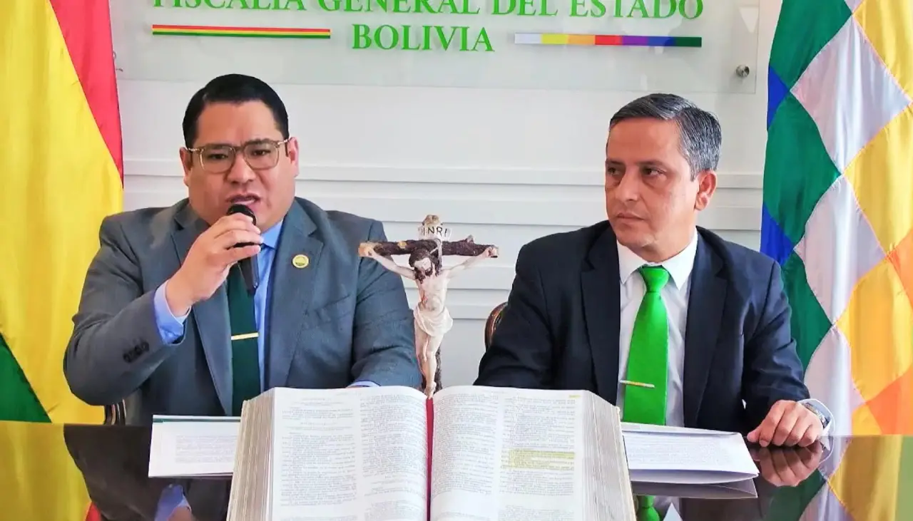 Roger Mariaca posesiona a José Mogro como fiscal departamental de Tarija en remplazo de Sandra Gutiérrez
