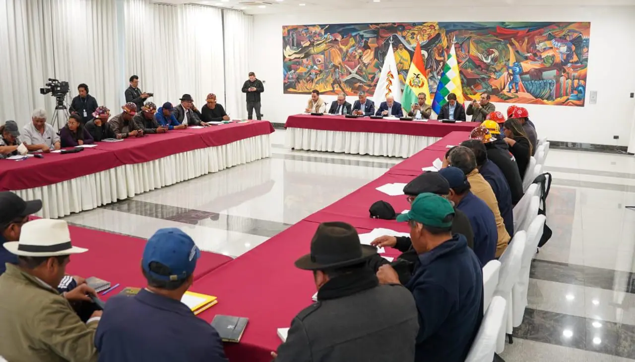 Gobierno espera sellar este jueves el acuerdo con la COB y los otros sectores; se analizan ajustes al DS 5503