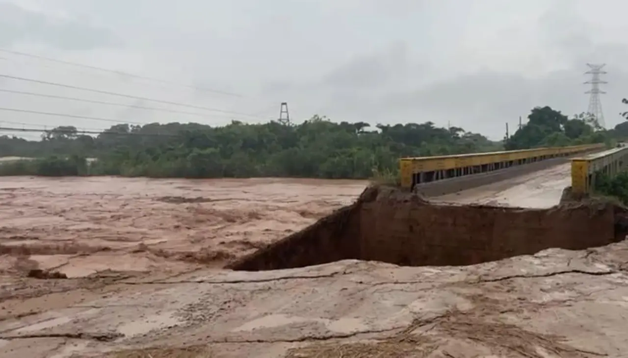 Colapsa el acceso al puente de La Bélgica y el municipio queda aislado nuevamente