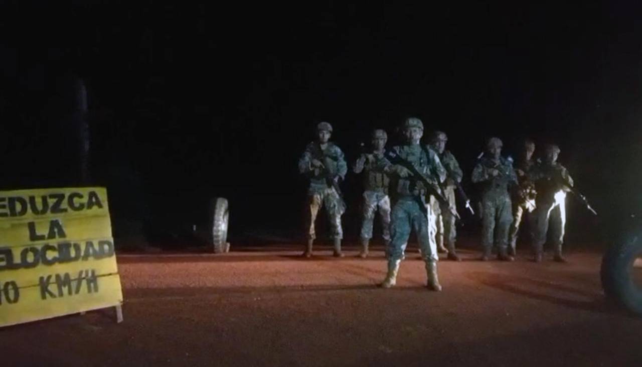 Militares refuerzan puestos de control en carretera para la lucha contra el contrabando a la inversa