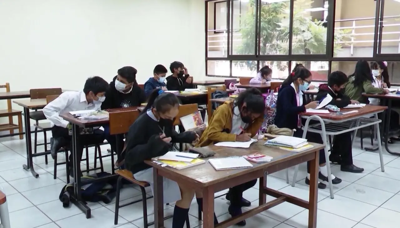 Salud recomienda clases presenciales con bioseguridad en municipios afectados por sarampión