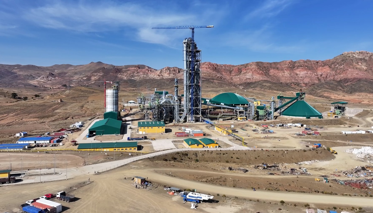 Gobierno denuncia daño económico en planta de cemento de Potosí: Se requerían 15 personas y contrataron a 80