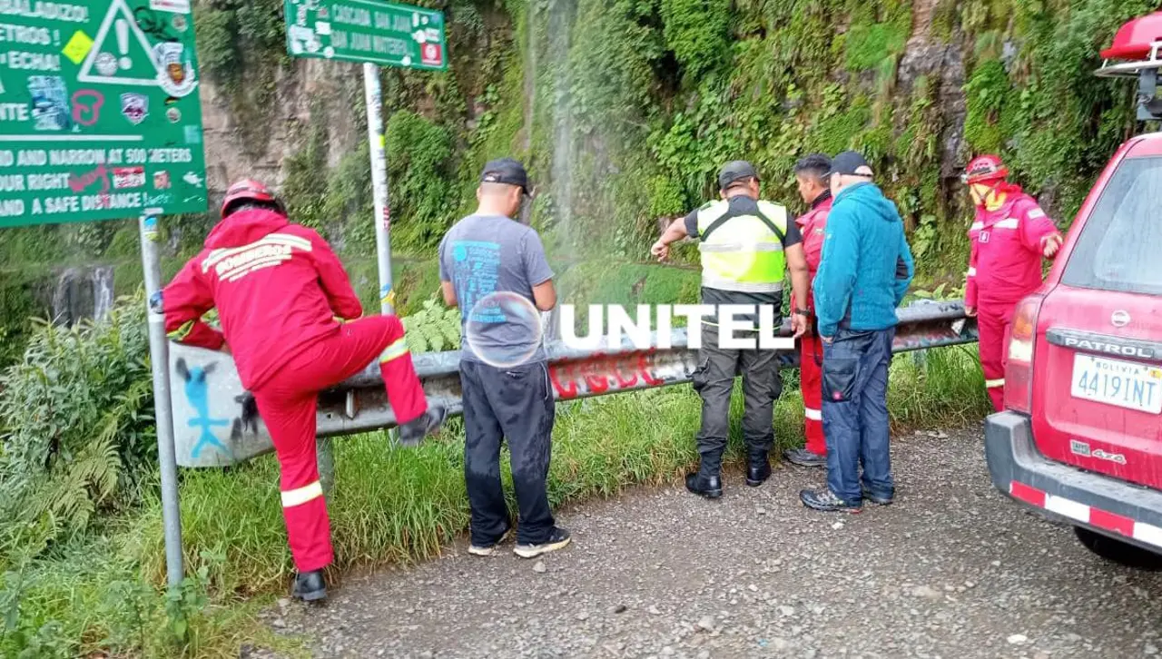 ‘Camino de la muerte’: Turista extranjero cae a un barranco cuando estaba en una moto