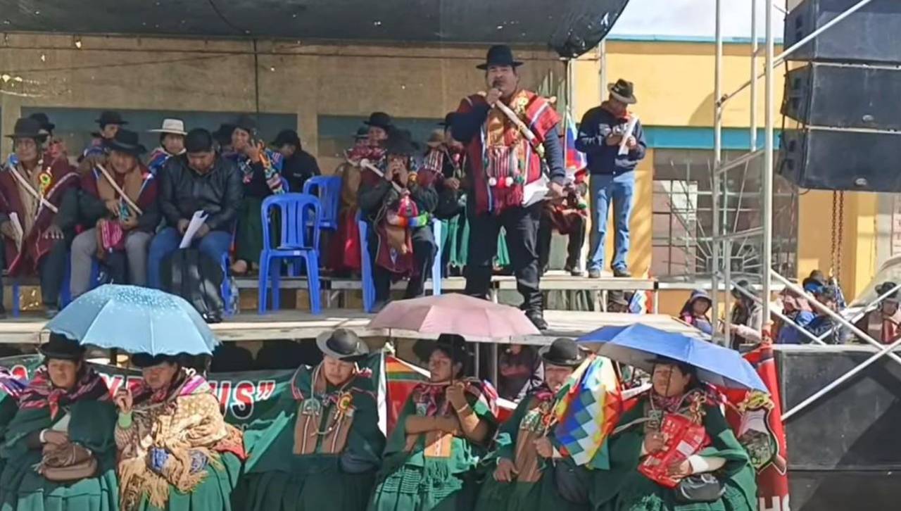 Arranca ampliado de campesinos de la provincia Ingavi; participa el dirigente de los Túpac, Vicente Salazar