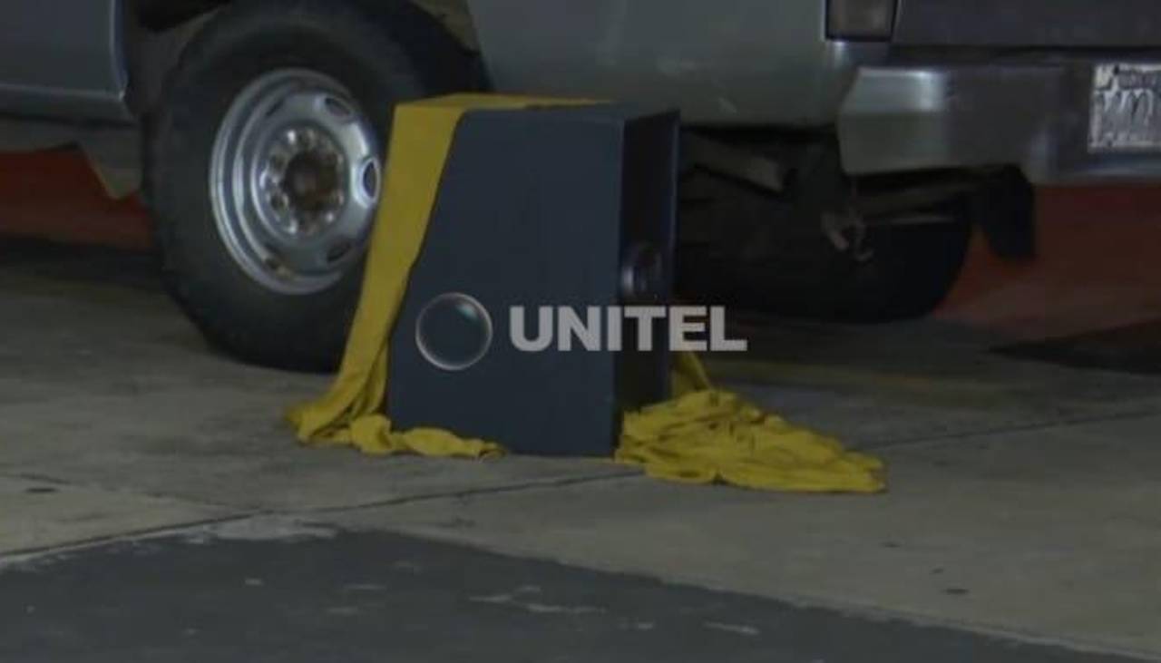 Hallan caja fuerte abandonada en la calle y los presuntos dueños dicen que delincuentes la robaron