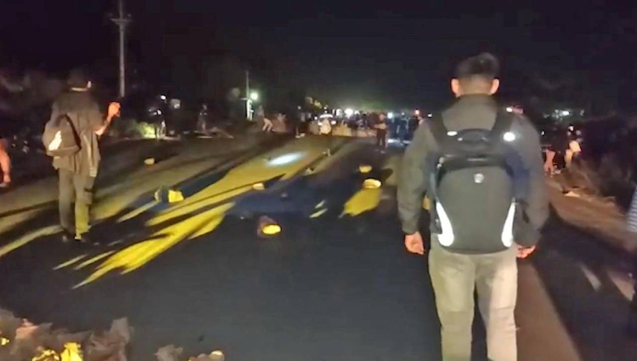 Nuevo bloqueo en la ruta nueva Cochabamba - Santa Cruz; universitarios rechazan el traslado de Unibol Quechua 