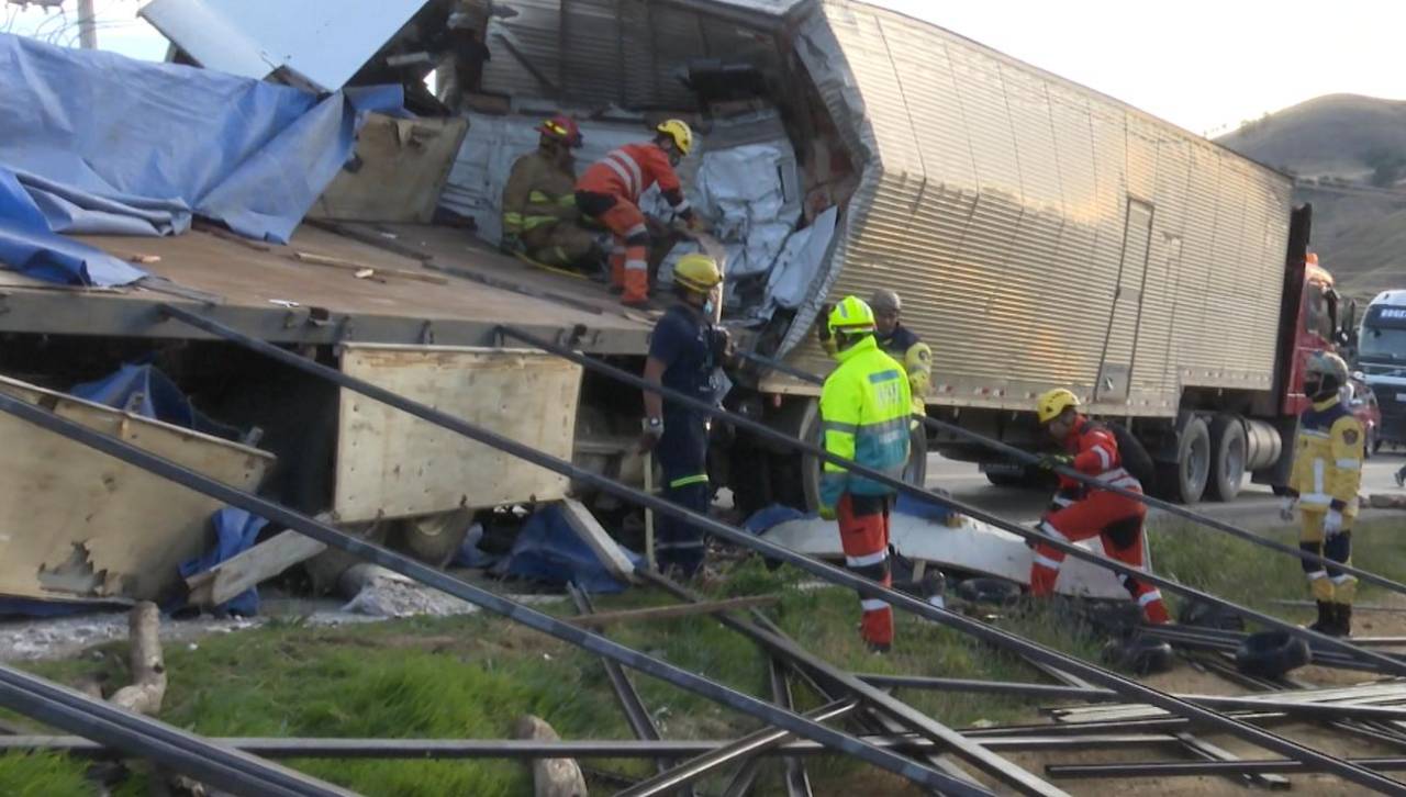 Cuatro fallecidos y cuatro heridos tras choque múltiple en la carretera nueva Cochabamba - Santa Cruz