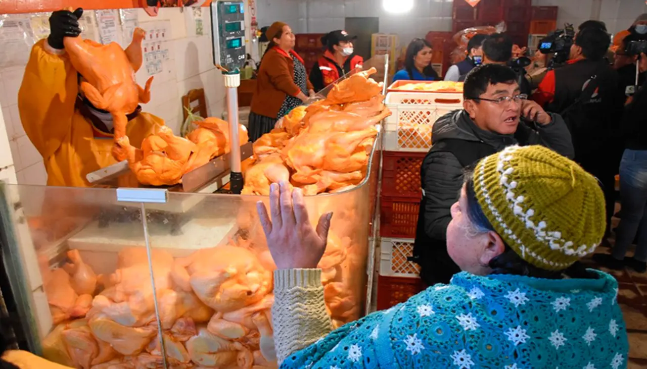 La inflación en Bolivia llegó casi al 80% de la meta que puso el Gobierno para este año, advierten economistas