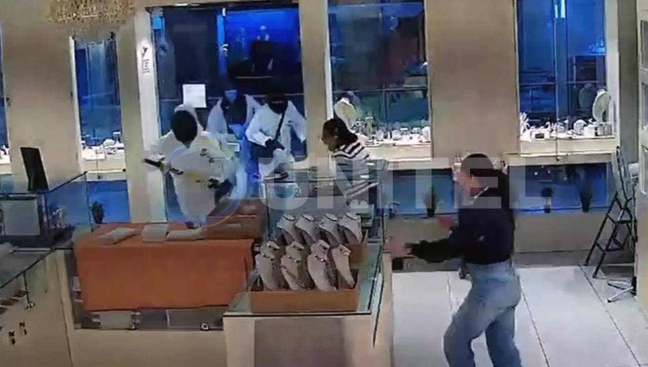 Revelan imágenes del atraco a una joyería en Cochabamba: Tres delincuentes robaron en menos de un minuto 