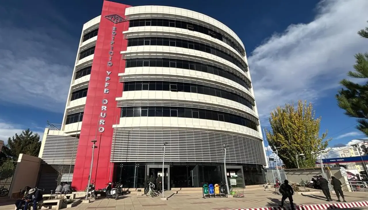 Tras cuarto intermedio, transportistas y autoridades de Gobierno reinstalan diálogo en Oruro