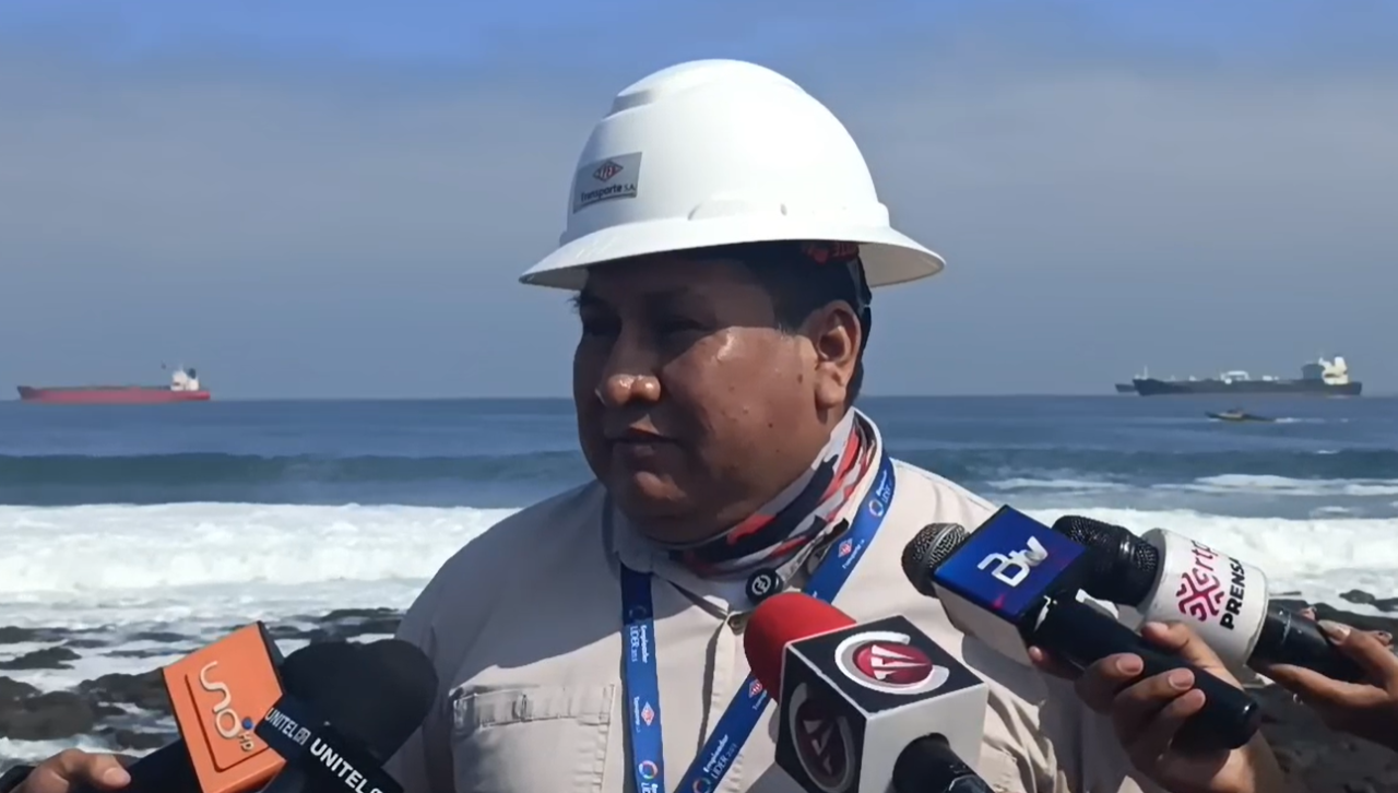 En medio de filas en surtidores, YPFB estima que desde el 29 de mayo se hará el desembarco de combustible en Arica