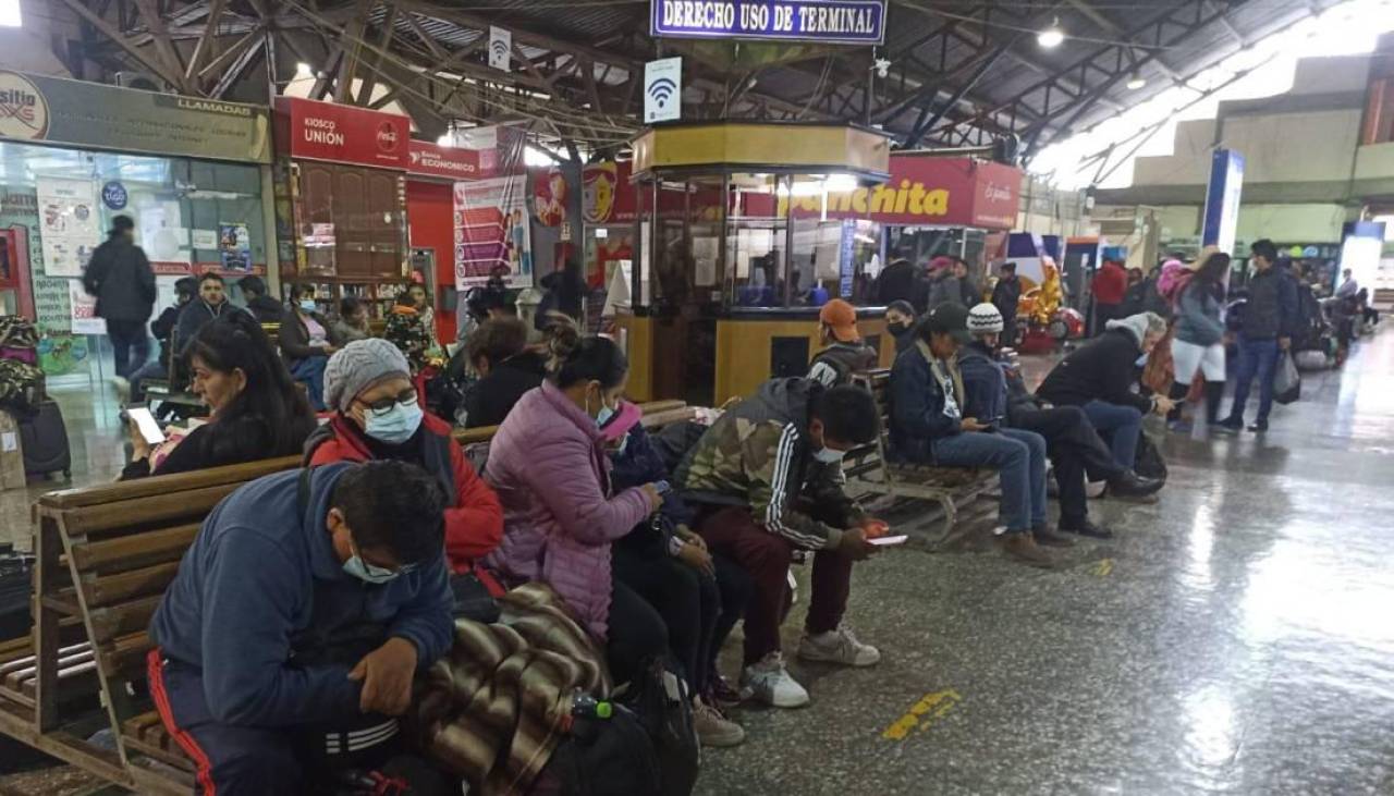 Se incrementa el movimiento de pasajeros en las terminales de buses del eje central del país 