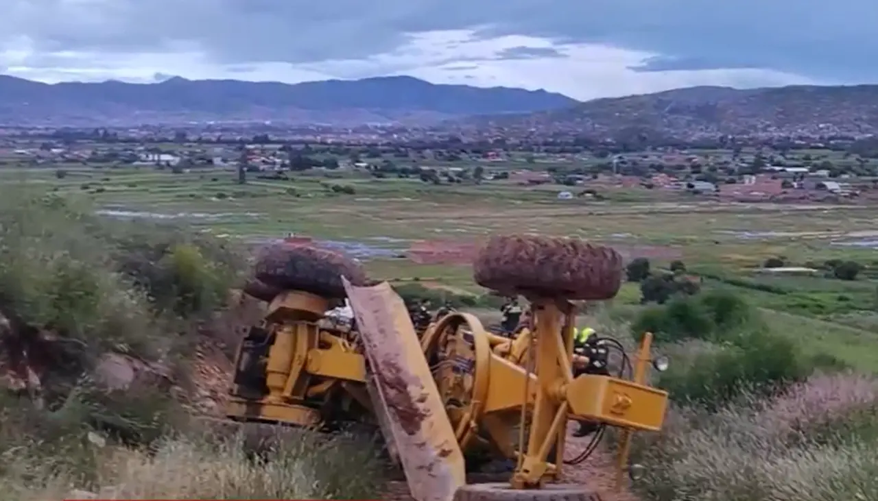 Un policía muere aplastado por un tractor al sur de Cochabamba