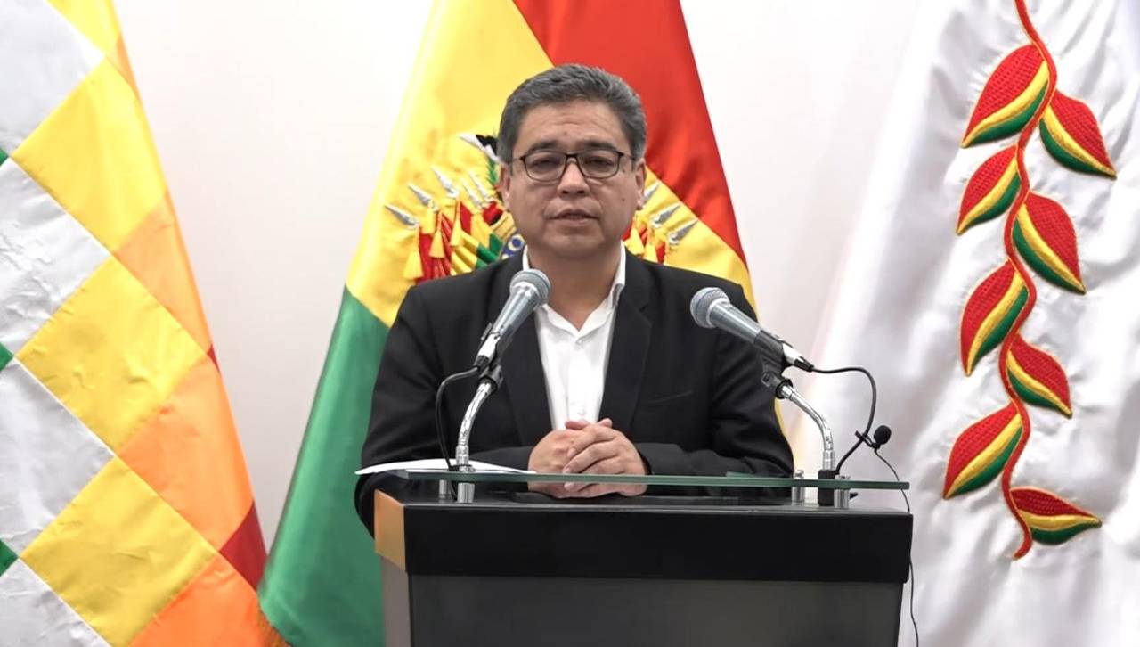 “El Gobierno no va a dar ninguna protección ni blindaje para nadie”, dice vocero tras veto de de visas de EEUU
