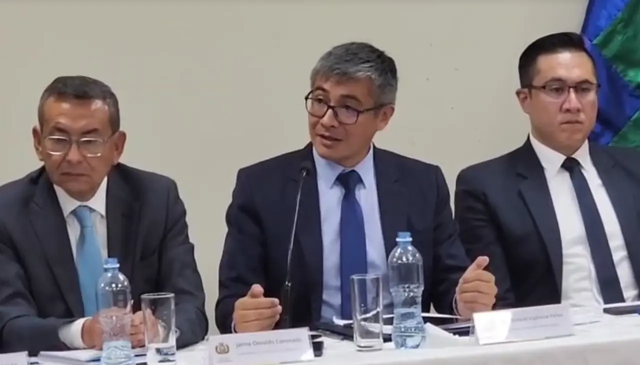 “No es diálogo”: Ministro Espinoza critica violencia en marcha de la COB