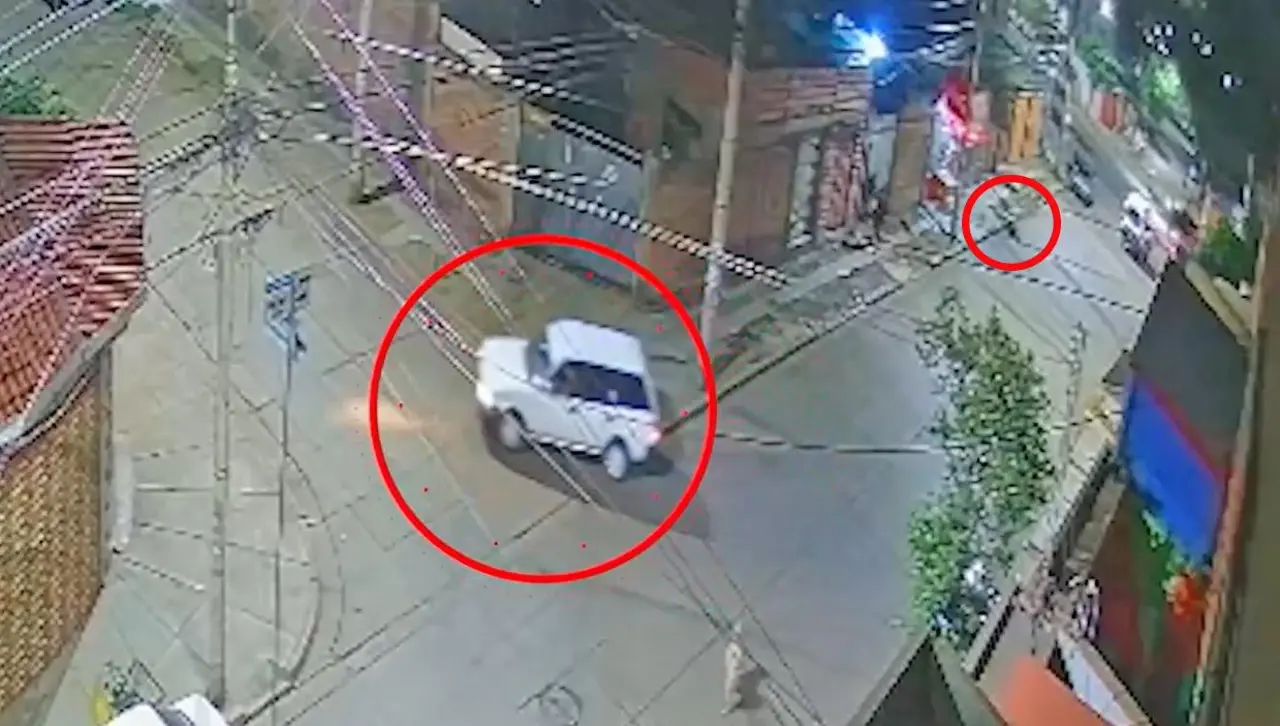 Video: Captan a taxista bajando, golpeando y abandonando en plena calle a su pasajero