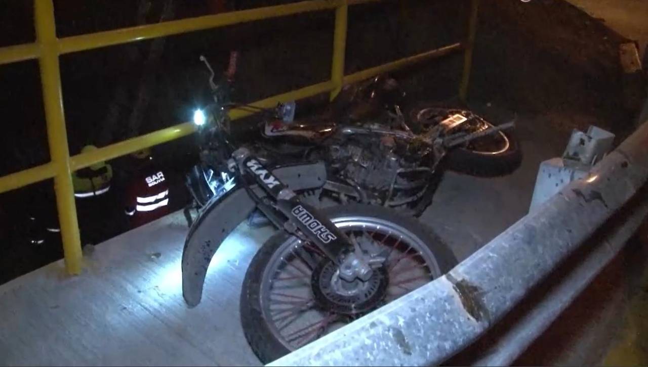 Hombre pierde la vida tras caer de su motocicleta a un canal de drenaje