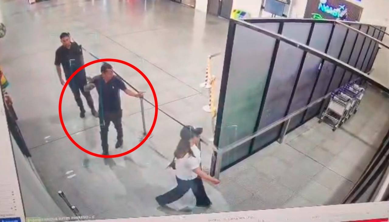 Caso maletas: Acompañante extranjero de exdiputada dejó el país al día siguiente del arribo del vuelo, dice ministro Oviedo