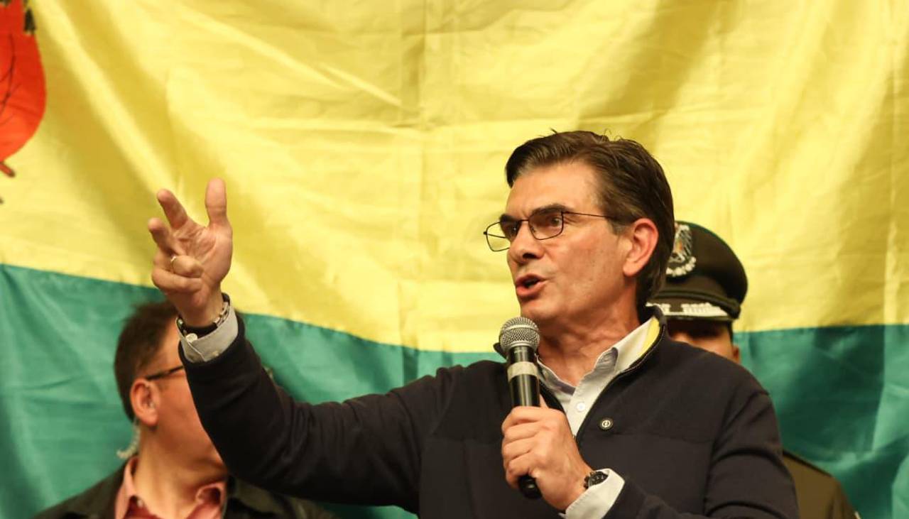 Paz anuncia “arancel cero” para “celulares, computadoras” y tecnología que no se produce en Bolivia