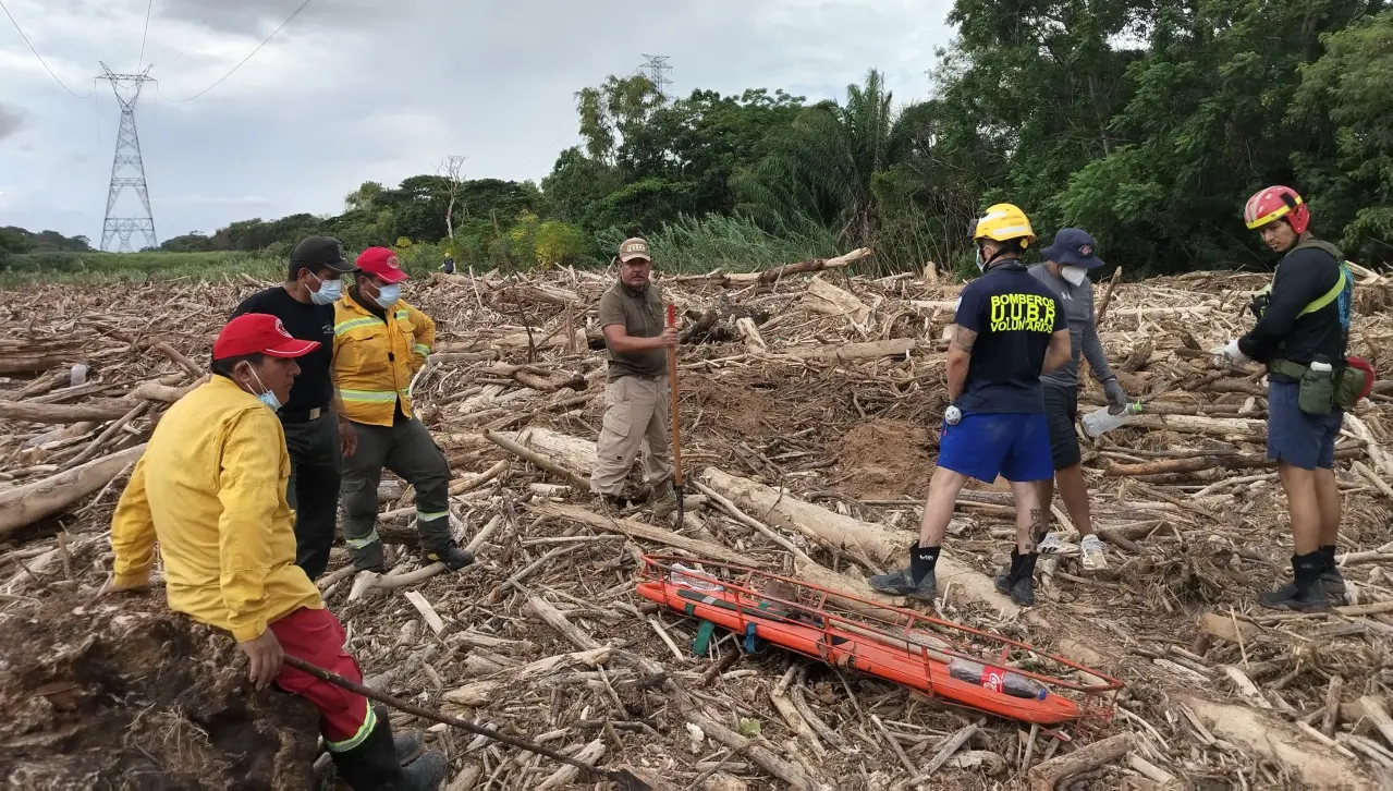 Santa Cruz: Hallan restos humanos entre la palizada, en el río Piraí
