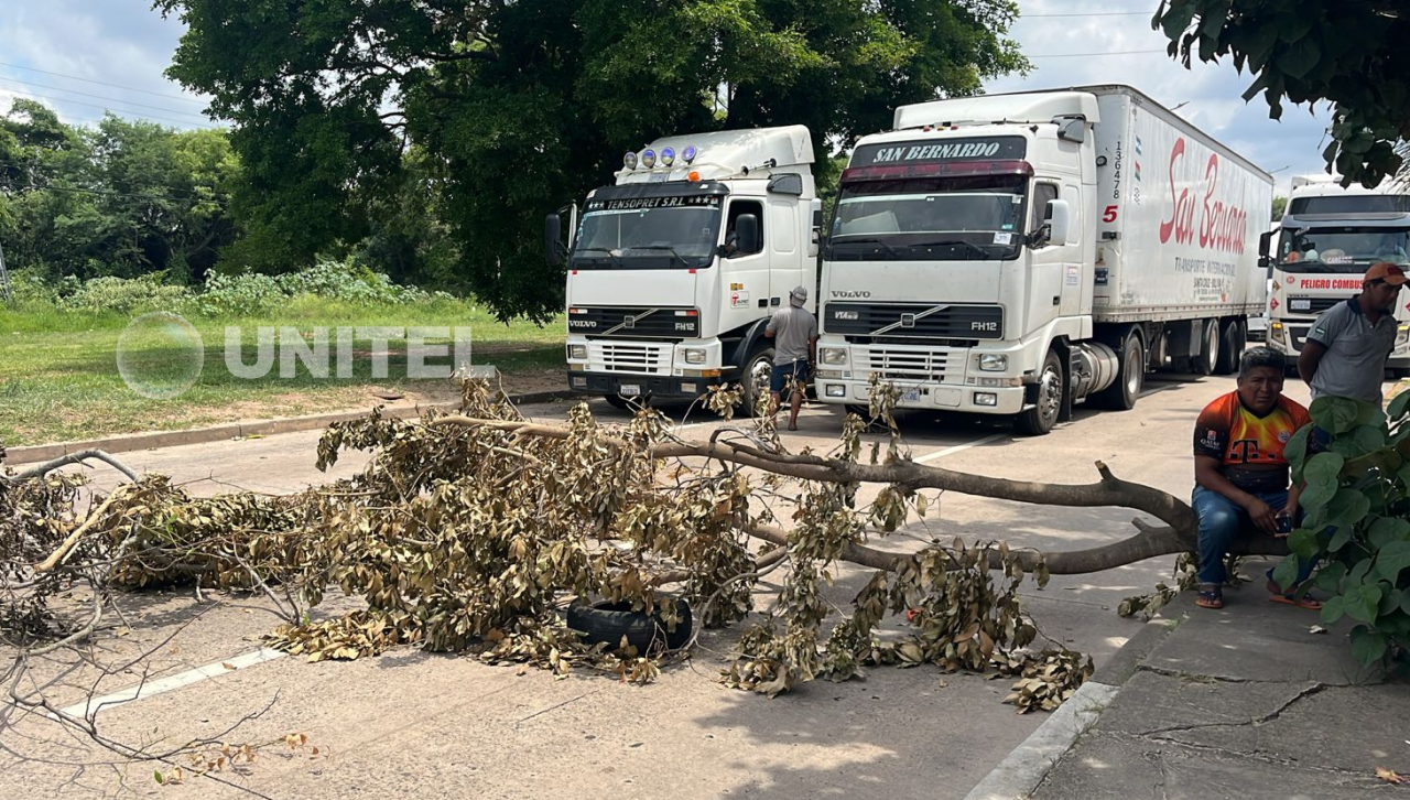 Persisten filas en surtidores y se acentúan protestas por el desabastecimiento de diésel