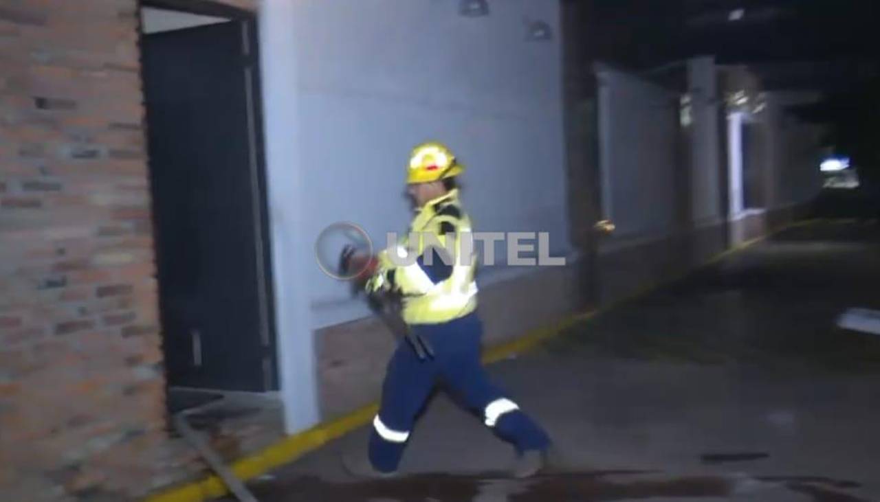 Bomberos presumen que origen del fuego en un restaurante por la zona de El Cristo fue un corto circuito