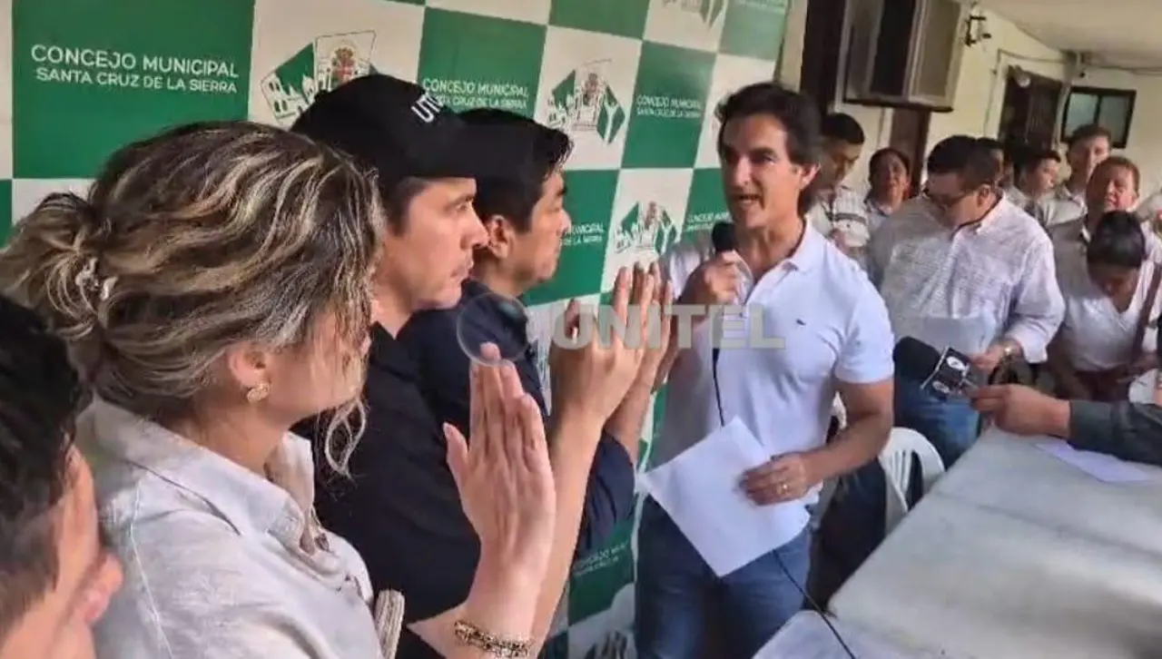 En tensa sesión eligen a Israel Alcócer como presidente del Concejo Municipal de Santa Cruz de la Sierra