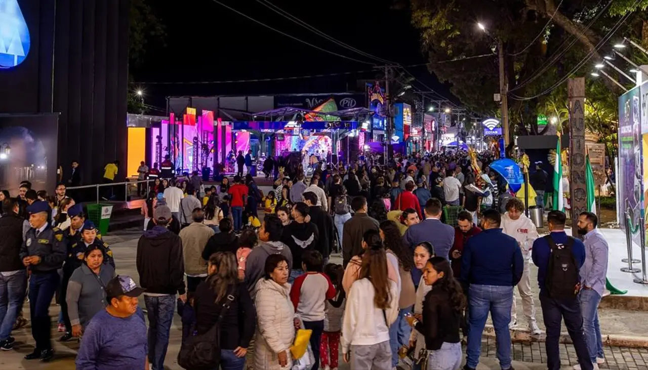En cuatro días, casi 200.000 personas ingresaron a Expocruz y organizadores alistan el acto central