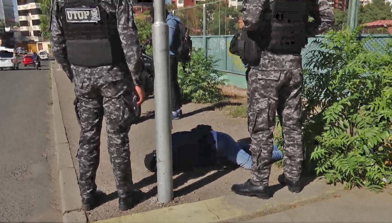 Recapturan a sujeto que burló a su custodio y huyó de la casa donde cumplía detención domiciliaria